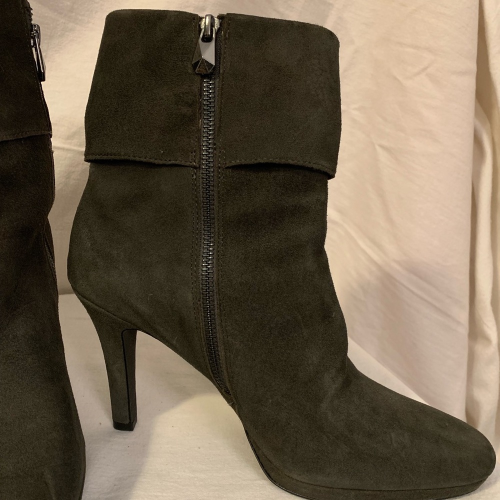 Boots - Picture 2 of 4